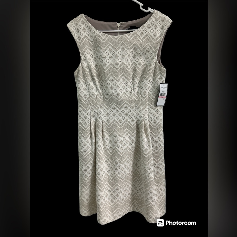 Jessica Howard cocktail dress with side pockets